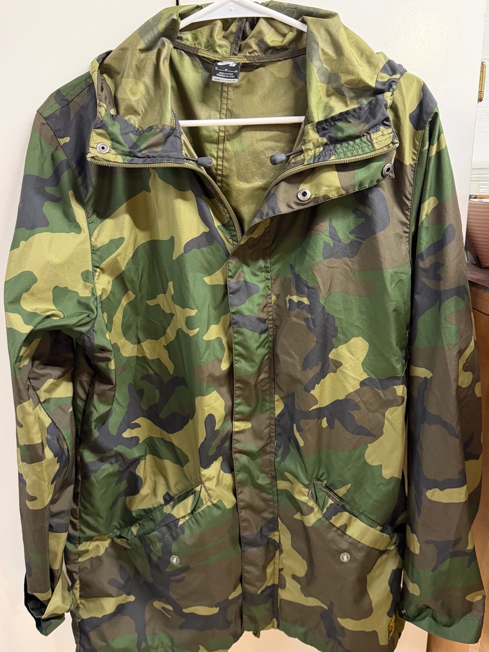 Nike SB Lowland EROL Woodland Camo Lightweight Shell Jacket Size Medium
